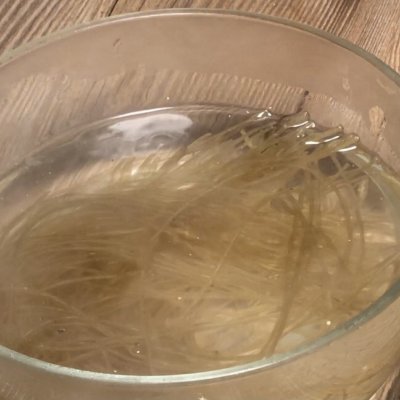 酸辣粉丝怎么做好吃又简单（教你做夏日开胃餐酸辣粉丝）
