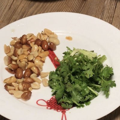 酸辣粉丝怎么做好吃又简单（教你做夏日开胃餐酸辣粉丝）