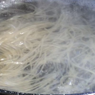 酸辣粉丝怎么做好吃又简单（教你做夏日开胃餐酸辣粉丝）