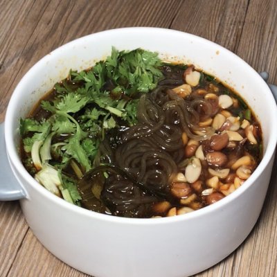 酸辣粉丝怎么做好吃又简单（教你做夏日开胃餐酸辣粉丝）
