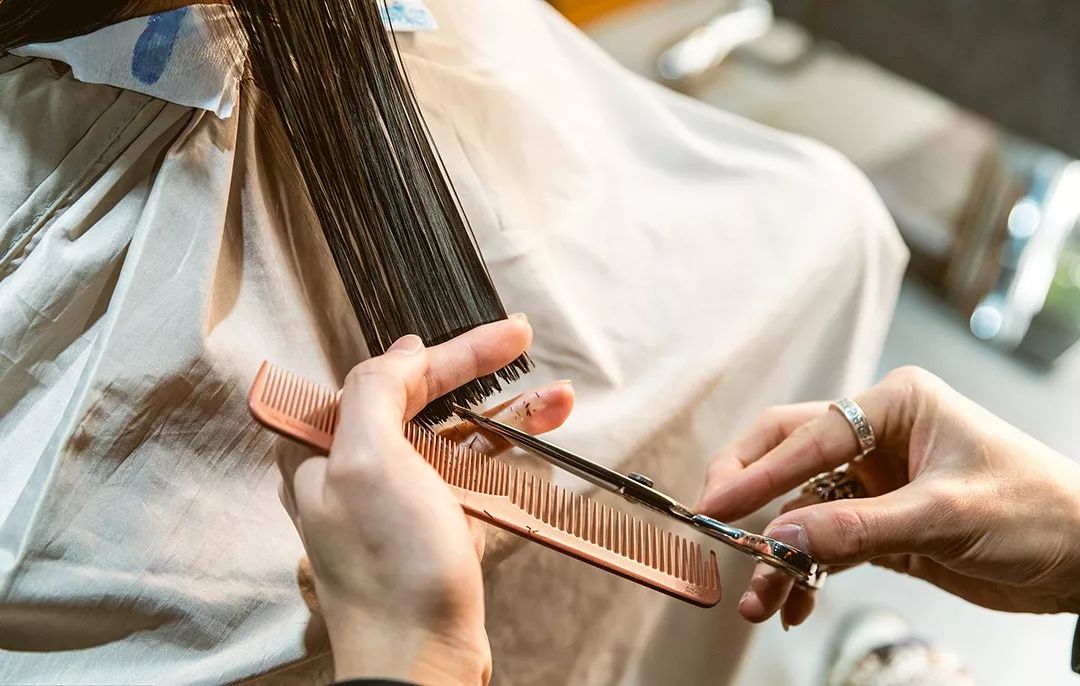 发型师tony靠什么抓住女顾客的心?