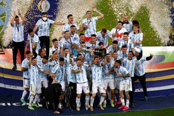 美洲杯阿根廷夺冠(阿根廷1-0巴西，梅西终于在国际大赛夺冠了)