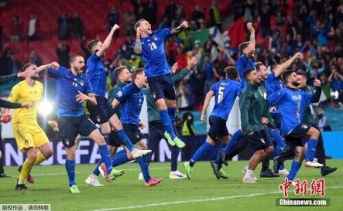 意大利拿过几次欧洲杯冠军（又一个意大利之夏！半世纪后，他们重夺欧洲杯冠军）