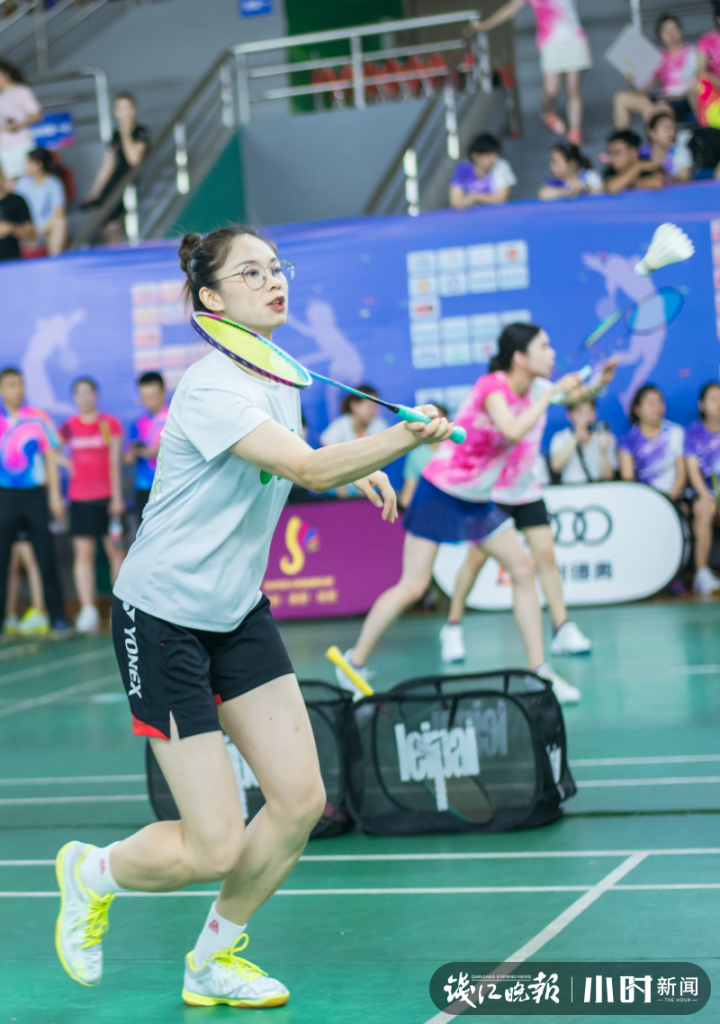 打羽毛球可以减多少斤体重（小时奥运｜运动三个月减重16斤，“半路出家”的羽毛球业余选手哪里像5岁孩子的妈？）