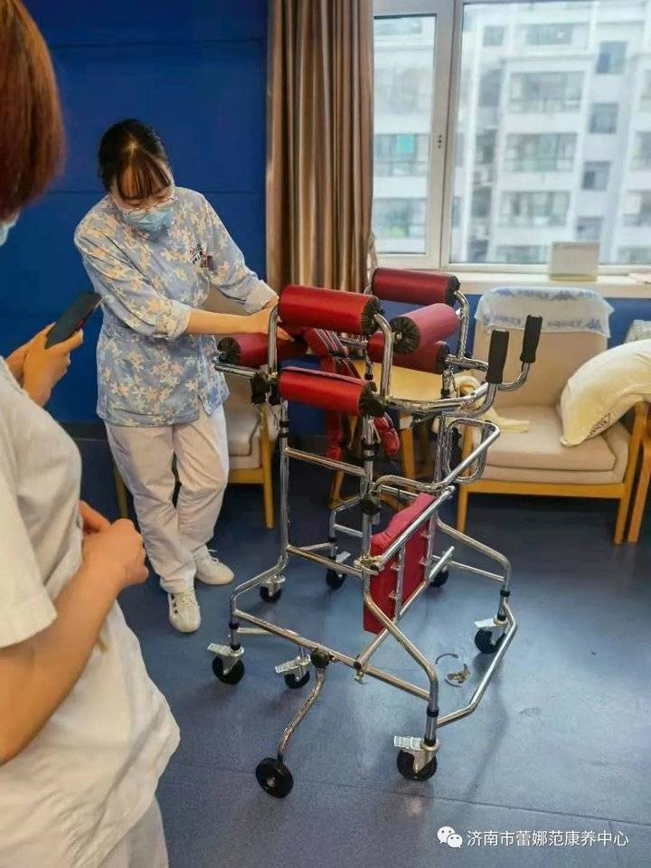 中华护理学会安宁疗护专科护士到蕾娜范康养中心实践学习