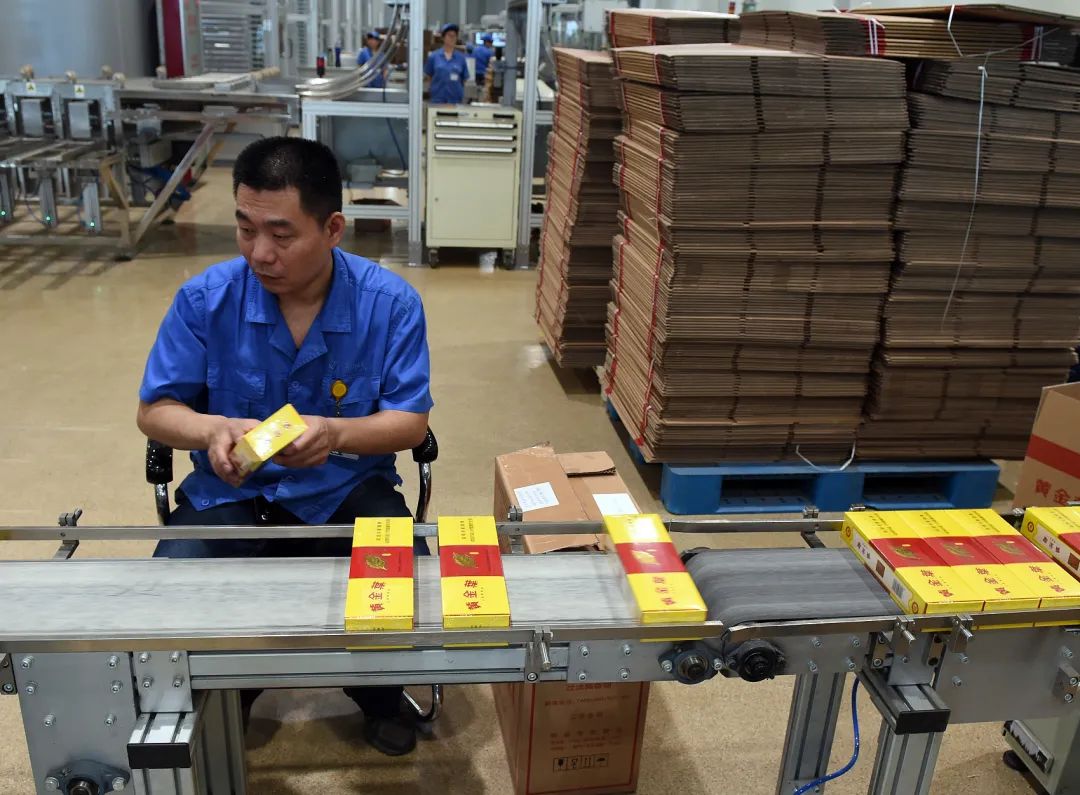 卷烟厂招工内卷：要求本科以上，但报名的硕士太多