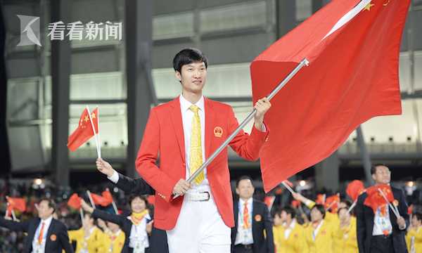 伦敦奥运会旗手(中国奥运代表团历任旗手大盘点 篮球队员出场最多)