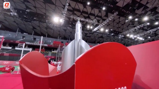 奥运会羽毛球器材有哪些（首次出现换球器，乍看上去像火箭的装置！记者探访东京奥运会羽毛球场馆）