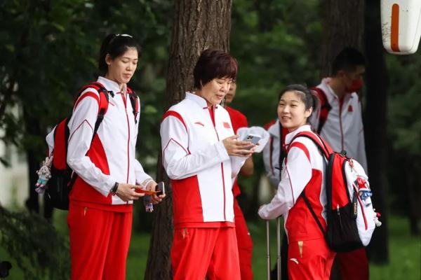 女排奥运会赛程（中国女排抵达东京！赛程表收好）