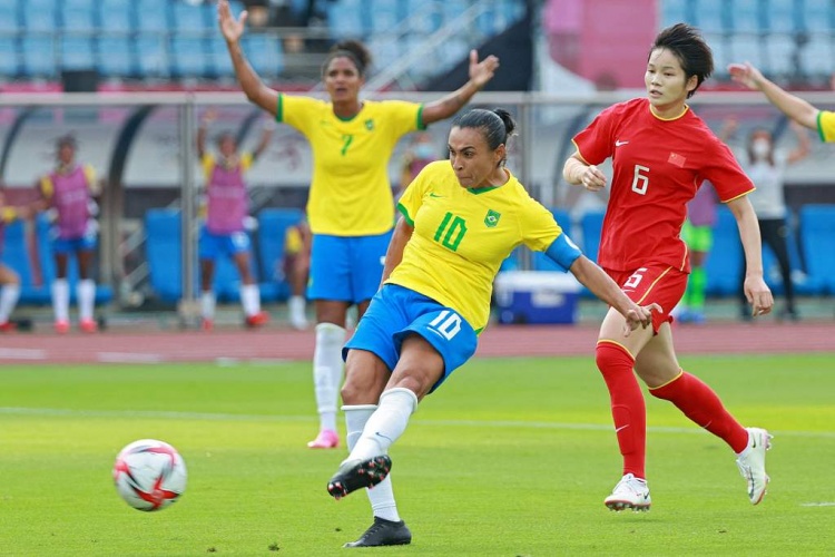 中国女足21巴西（媒体人热议中国女足0-5巴西女足：首战失利丢球太多）