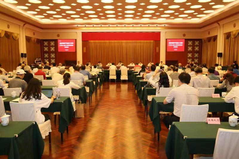 在中国共产党一次大会议期间，侵入会场的不速之客到底是谁。这个党史的特别主题是编辑和解读。