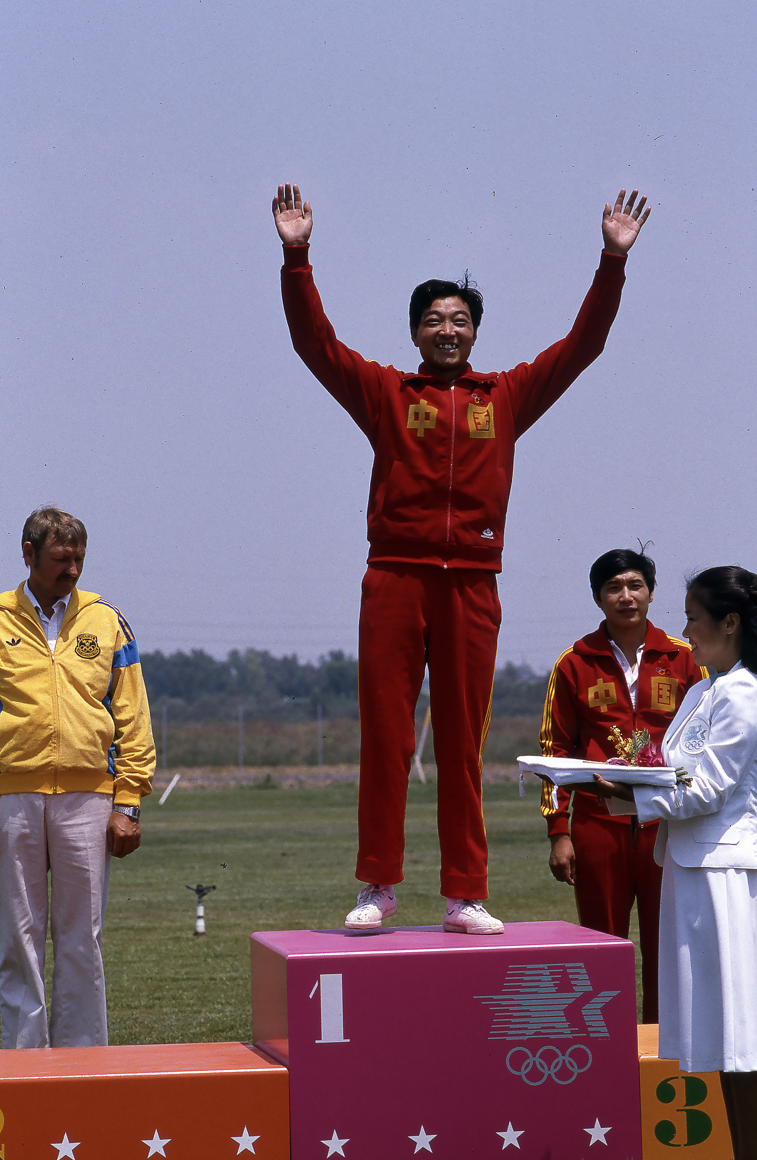 中国第一枚奥运金牌的意义（快评｜我们该如何看待奥运首金？抛却得失心，心怀包容理性）