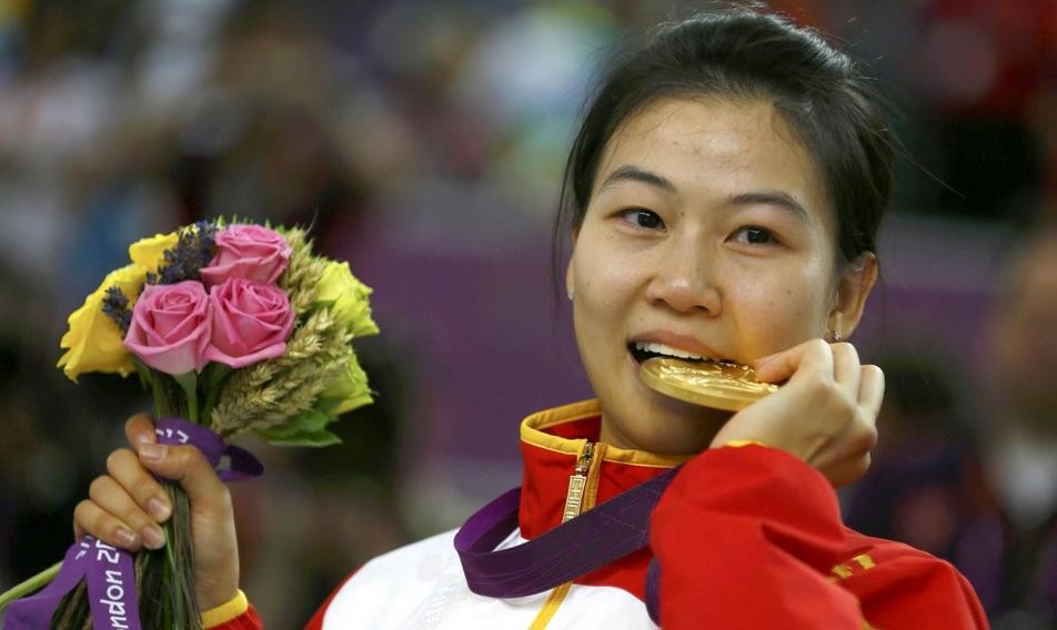 北京奥运会首金是谁拿的（历年中国奥运首金得主都有谁？有人17岁夺冠，有人转战演艺界成立广告公司）