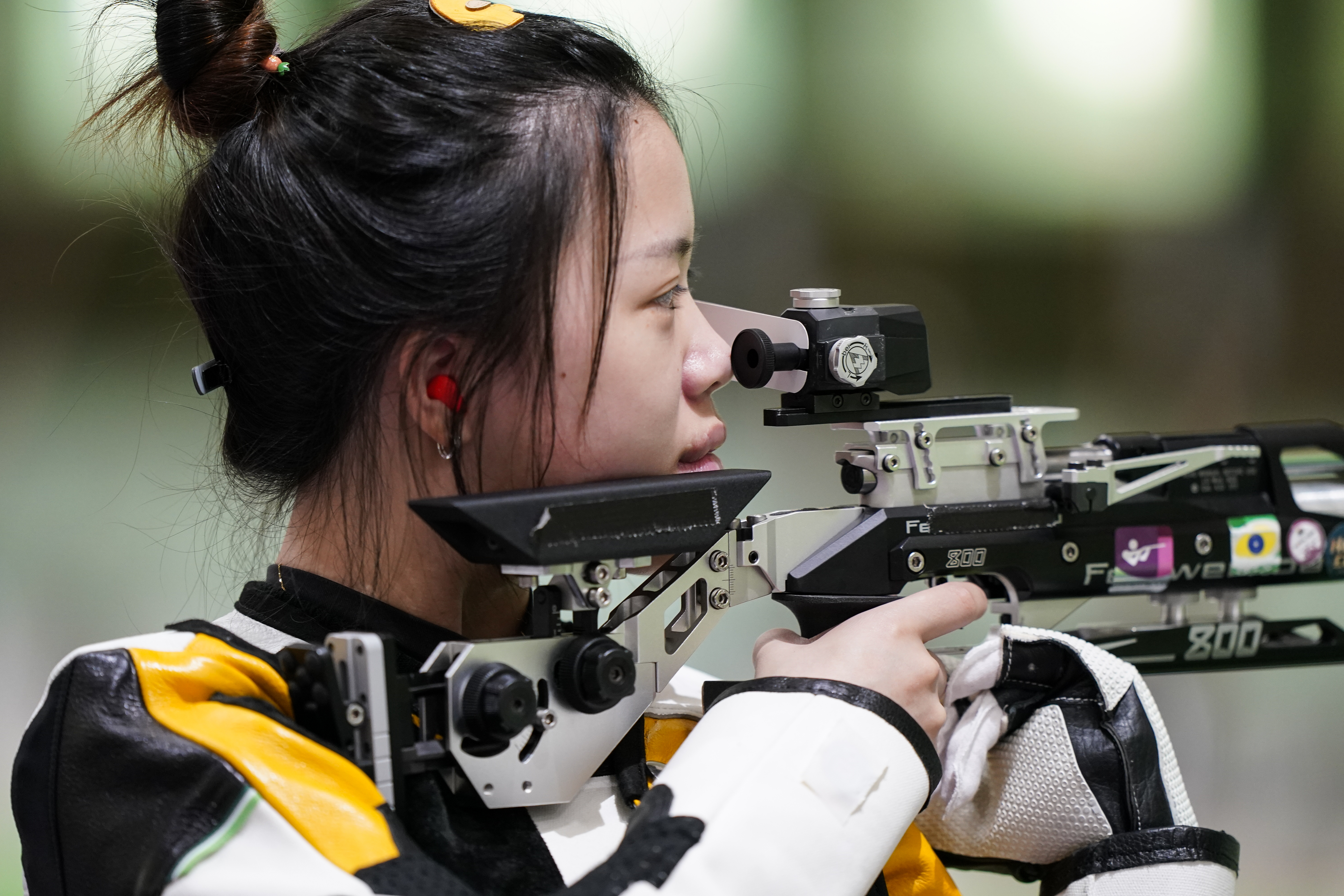 奥运首金！中国选手杨倩10米气步枪夺金