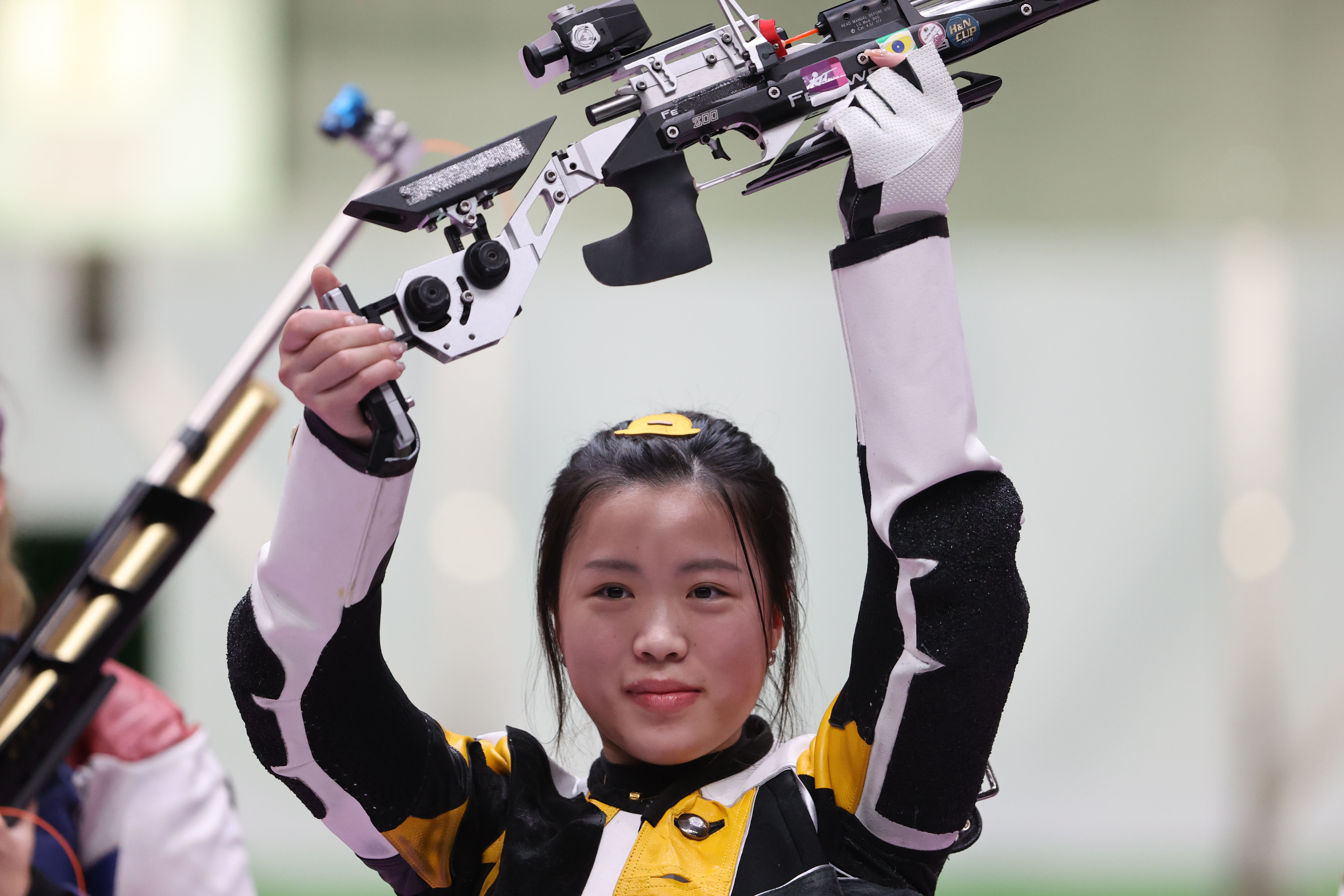 奥运首金！中国选手杨倩10米气步枪夺金