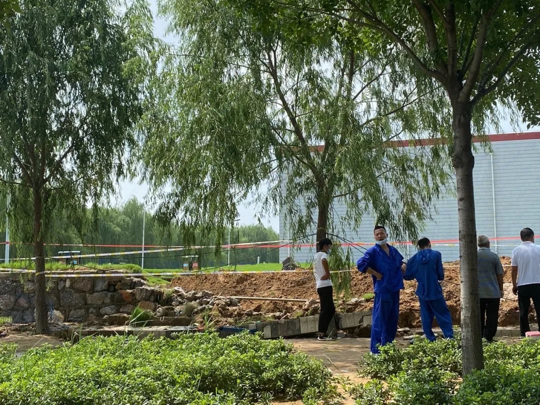 直击河南汛情｜郑州放晴！两大食品巨头恢复生产，厂门口排满运输车辆