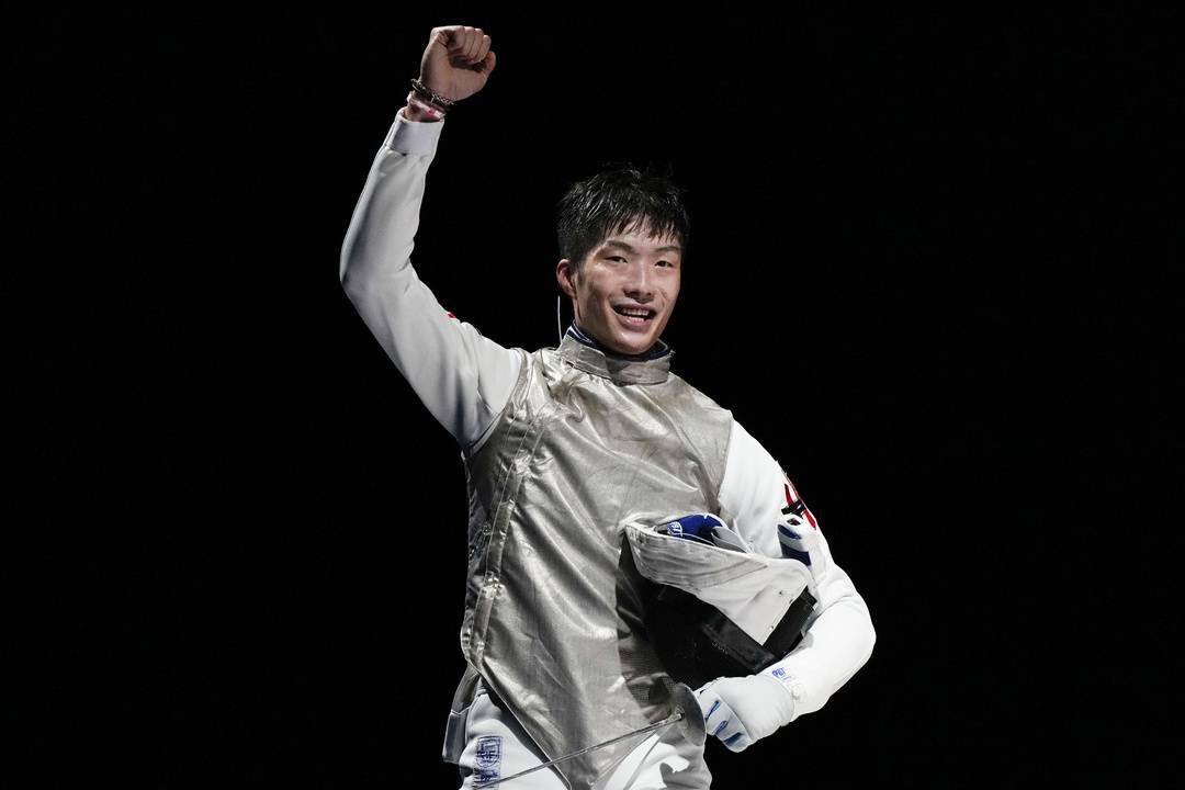 击剑世界杯2018(中国香港队历史第二金!张家朗男子个人花剑夺冠)