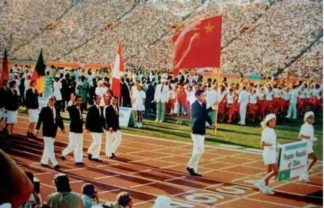 奥运会的主题曲有哪些</h2>

<p>　　说到奥运会，不得不提到的就是奥运主题歌曲，回首每一届奥运会，它既留下了奥运健儿们拼搏的身影，也留下了无数首经典的作品。</p>

<p>　　据日本《读卖新闻》报道，2020年7月24日东京奥运会组委会公布了奥运主题歌，该曲改编自1964年奥运会当时大受欢迎的歌曲《东京五轮音头》。</p>

<p>　　此次2020年东京奥运会主题歌邀请加山雄三、石川小百合、竹原和生献唱。《东京五轮音头》的曲调充满了日本传统民谣的韵味，歌词又添加了现代风格，传统与现代的碰撞为听众带来了奇妙的试听体验。</p>

<p>　　奥运会主题曲都是由每届奥运会的主办国或主办地自行创作的集中反映主办国、主办地鲜明人文特色，以及人类追求奥林匹克精神的主题歌曲。今天就来盘点一下历年来的奥运会主题歌，看看你知道几首。</p>

<p>　　1984年洛杉矶奥运会歌曲</p>

<p>　　《Reach out》</p>

<p>　　1984年，第23届奥运会在美国洛杉矶举行。这首歌是来自1984年洛杉矶奥运的主题曲《Reach out》，这首歌也是中国观众听到的最早的一首奥运会主题歌了。</p>

<p>　　<img alt=