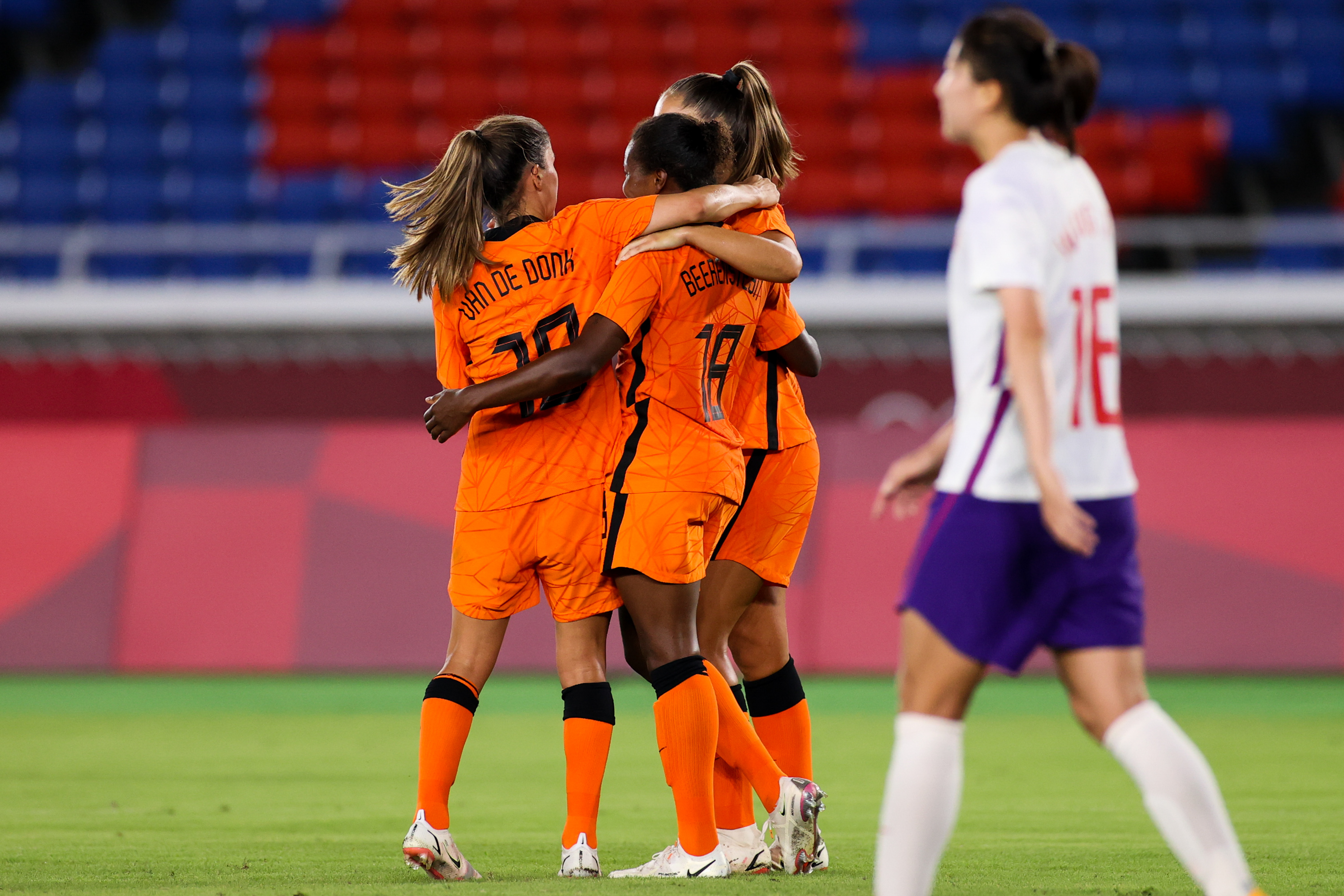 中国女足2015世界杯小组赛(中国女足2-8不敌荷兰！奥运小组赛出局，三场丢17球)