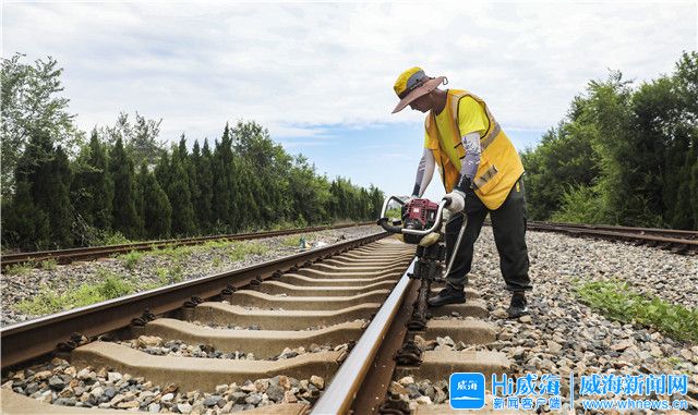 50℃铁轨上的坚守——高温下的劳动者⑥