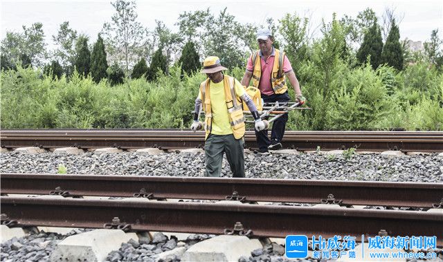 50℃铁轨上的坚守——高温下的劳动者⑥