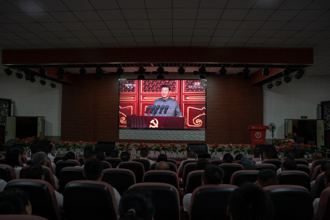 超燃！文轩师生万人快闪深情表白！@体育职院，下个看你！