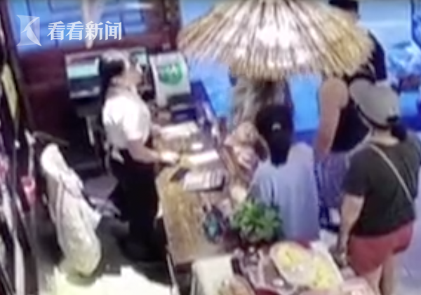 一言不合起冲突被打到脱臼！大学生暑期打工，竟遭人报复？