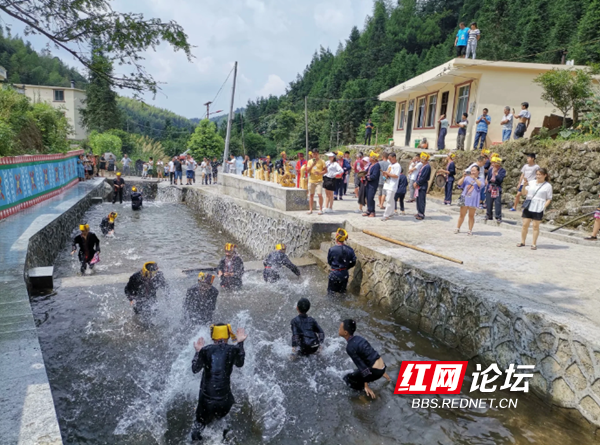 瑶族的传统节日是什么(独特的瑶族“神老节”：起源于唐朝，只在一个村流行)