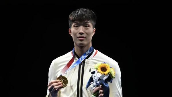 奥运会银牌放国歌吗（香港运动员奥运夺冠后升区旗、奏国歌，那台湾与澳门应该怎么办？）