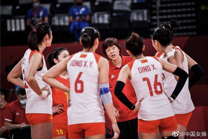 中国女排提前出局无缘奥运八强，网友喊话：女排加油，三年后再战