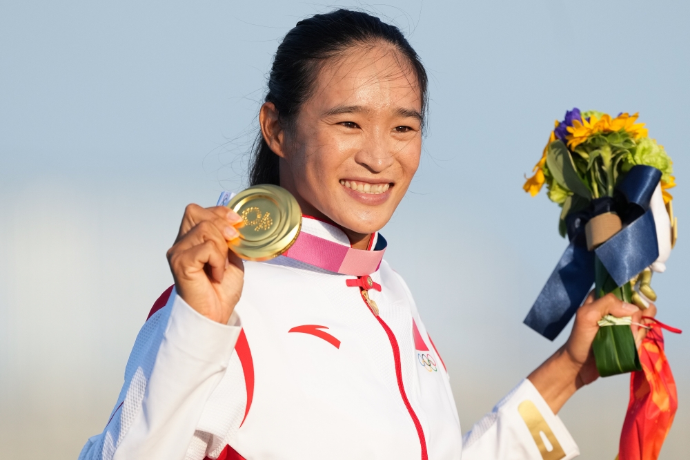 其中是否有中国名将获奖了（综述｜中国军团前半程斩获21枚金牌，卢云秀夺金奏国歌告慰聂耳英灵）