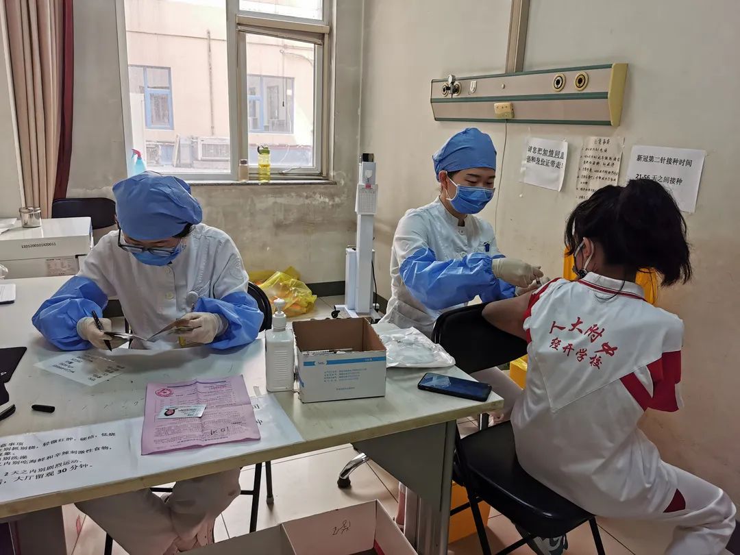 直击现场！北京经开区12-14岁学生接种新冠疫苗