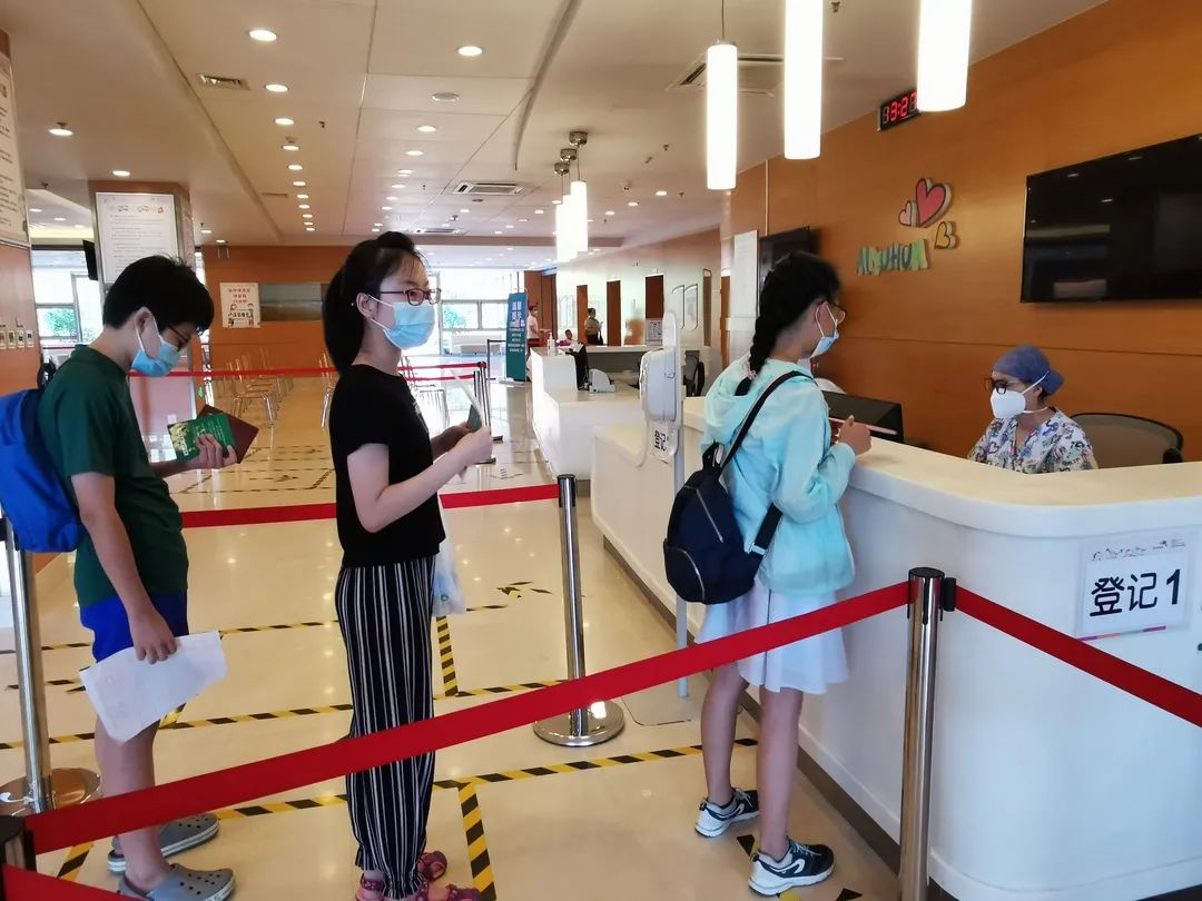 直击现场！北京经开区12-14岁学生接种新冠疫苗