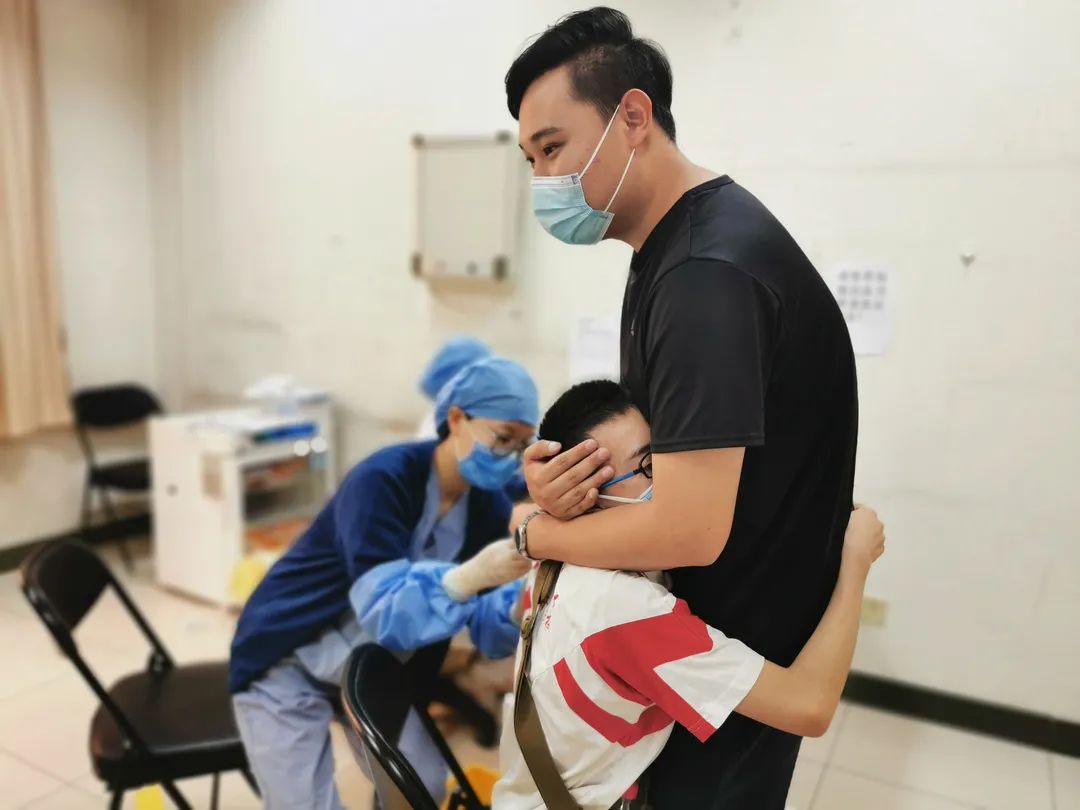 直击现场！北京经开区12-14岁学生接种新冠疫苗