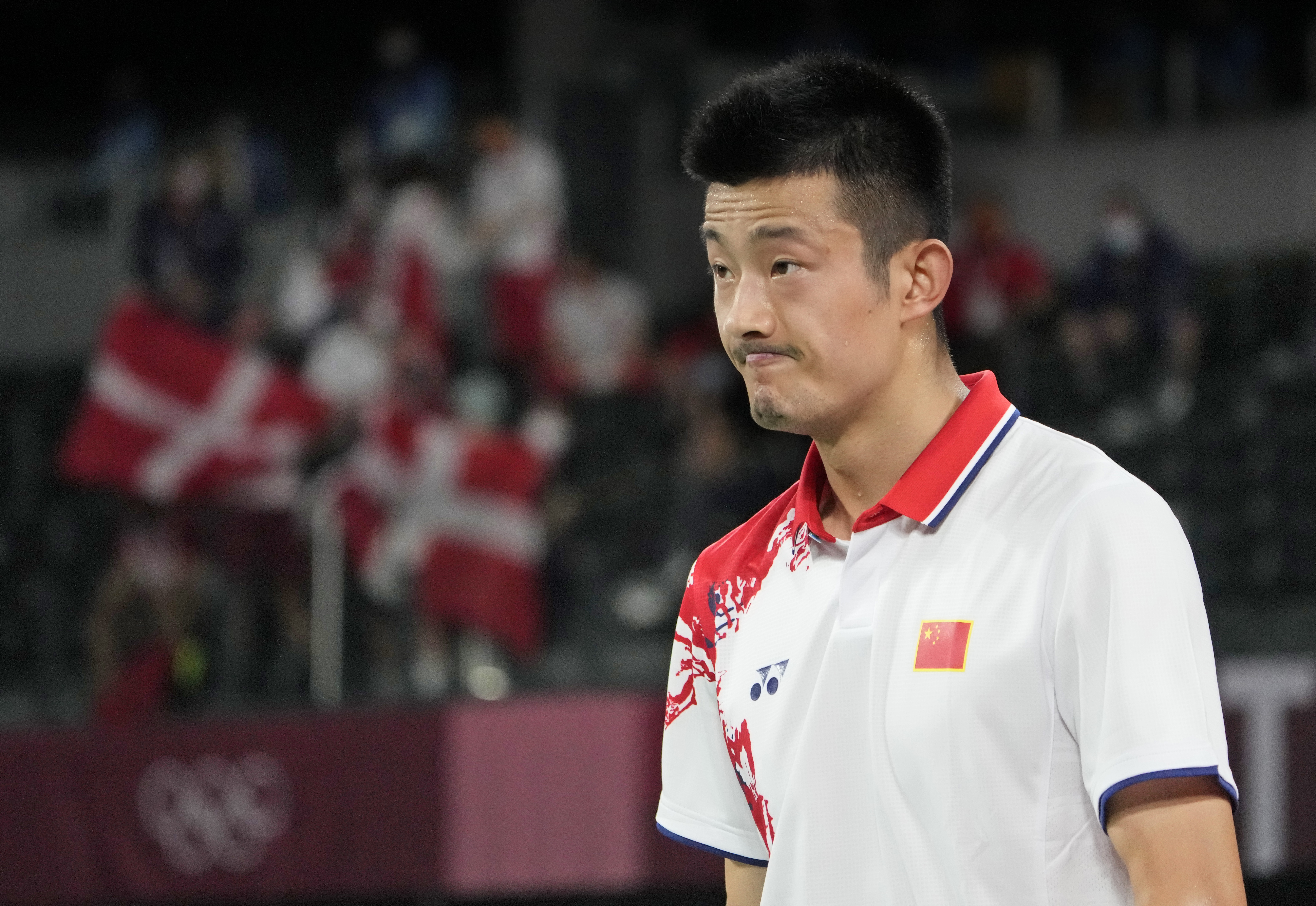 谌龙安赛龙交手记录(谌龙无缘卫冕男单冠军！安赛龙夺金后激动痛哭，两人交换球衣)