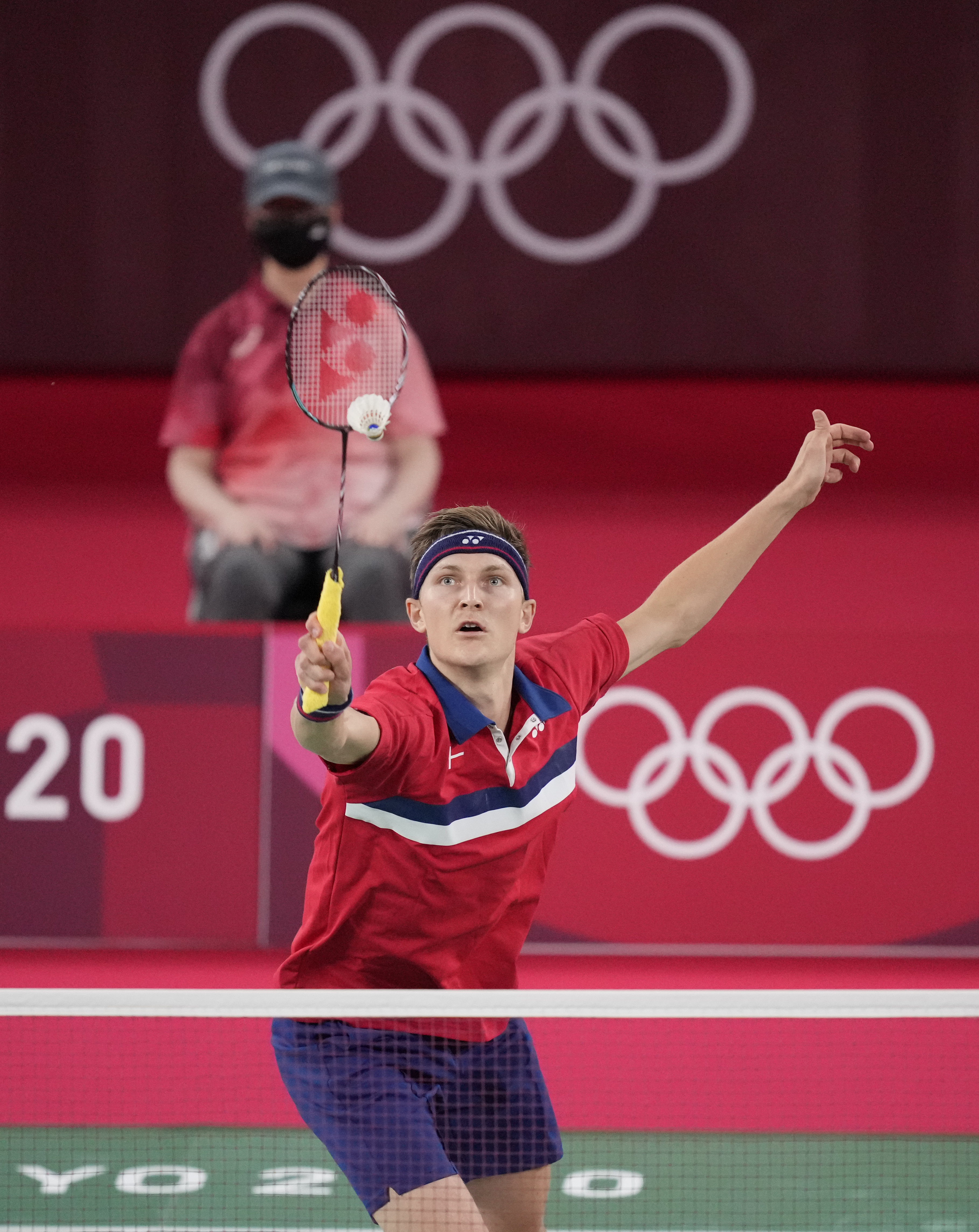 谌龙安赛龙交手记录(谌龙无缘卫冕男单冠军！安赛龙夺金后激动痛哭，两人交换球衣)