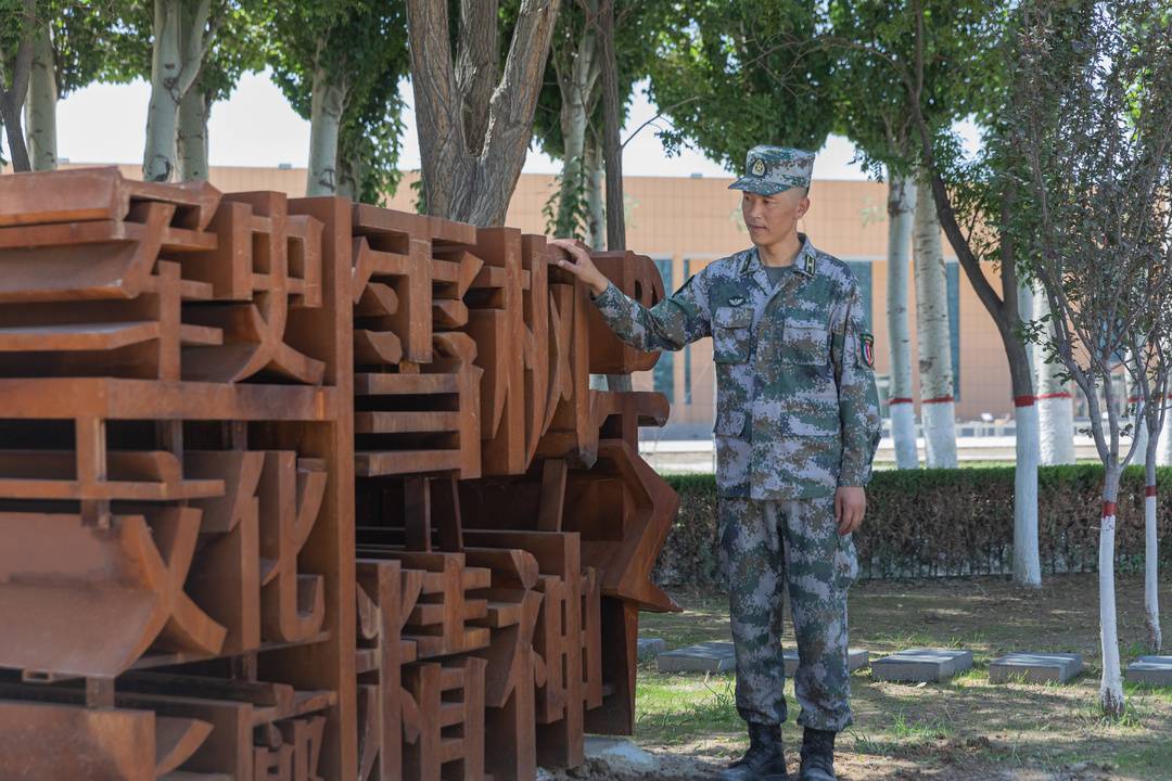 拖肥迷脸颊留恐怖伤疤(中国军人血与情 特战营长刘近的26处伤疤和1封家书)