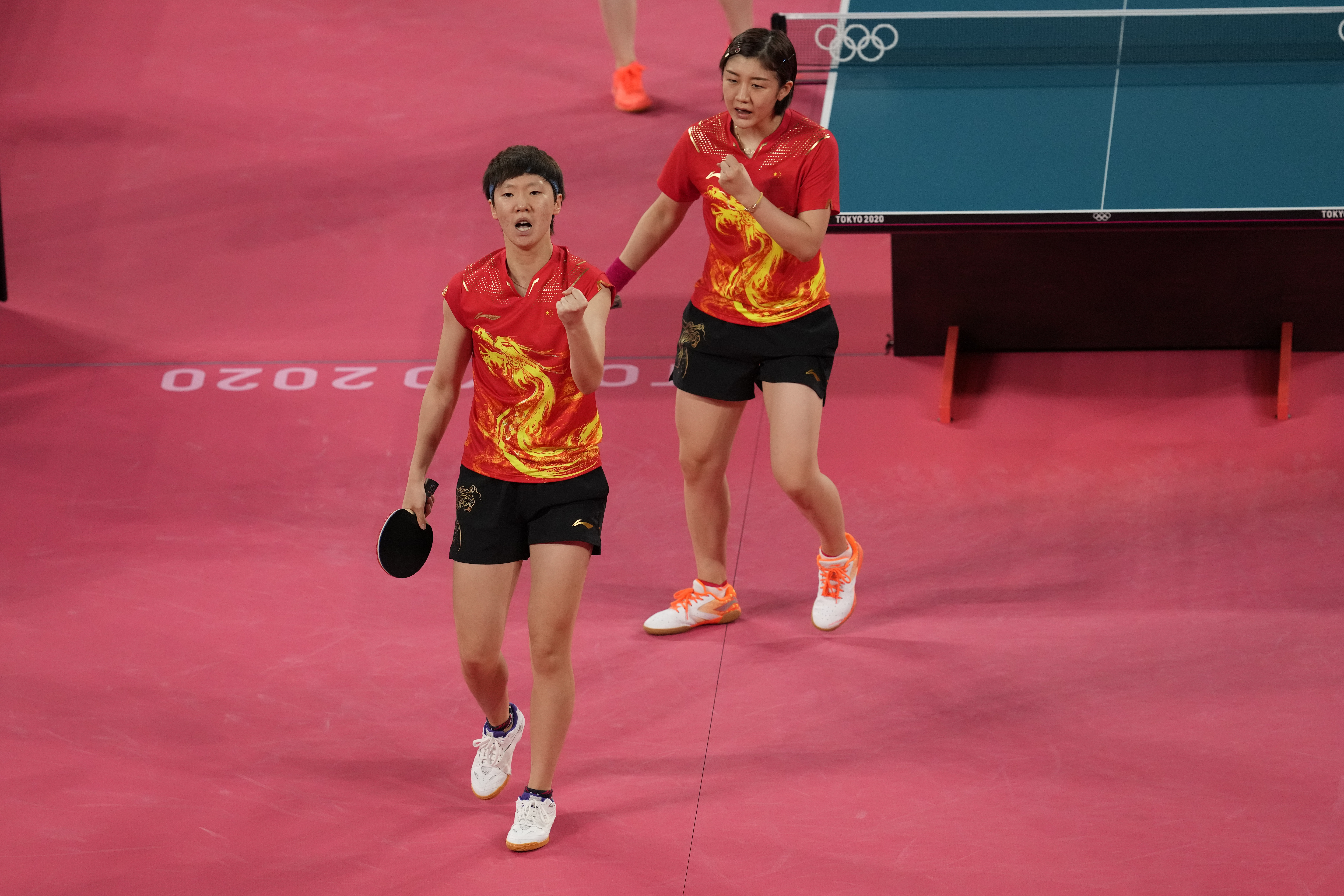 奥运会国乒女团有哪些比赛(再胜伊藤美诚！国乒女队3-0日本，卫冕奥运女团金牌)