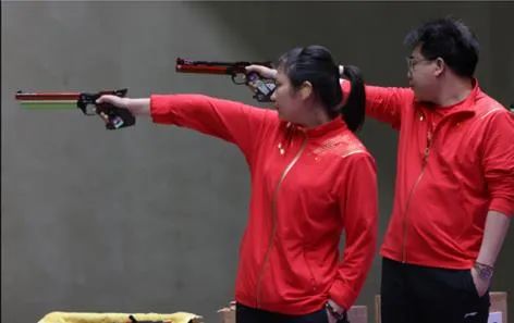 全红婵三分夺冠全程回放（14岁湛江小将全红婵摘金！这群00后“国民闺女”气场全开……）