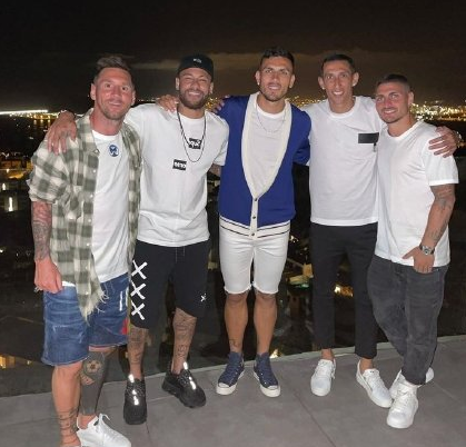 梅西发布会视频（红蓝生涯走到最终章，梅西告别巴萨发布会完整版）