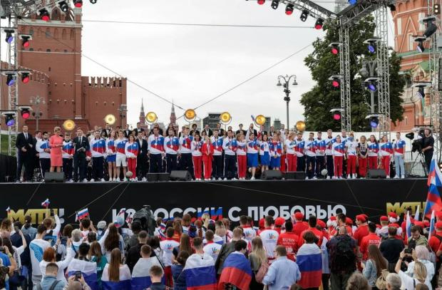 奥运会银牌放国歌吗（俄罗斯奥运队运动员归国后在红场高唱国歌）