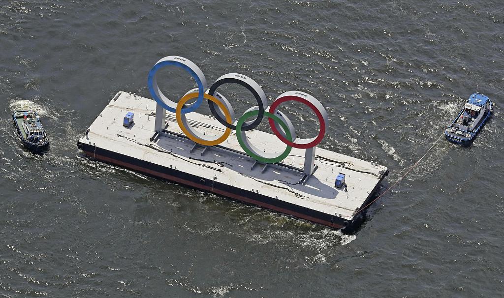 东京奥运闭幕三天后 五环标志开始被拆除