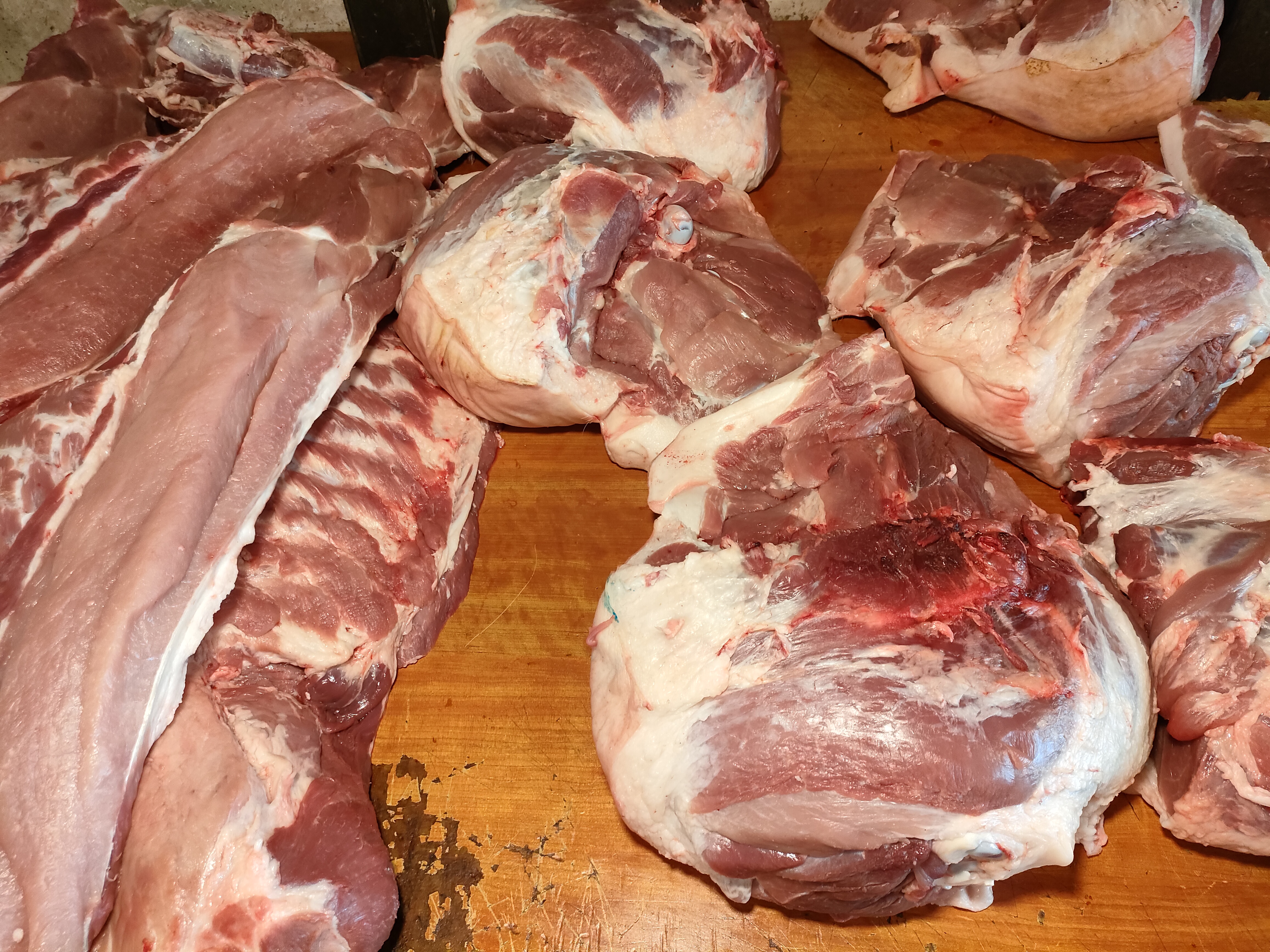 九鼎梨城农产品批发市场肉价小幅下降