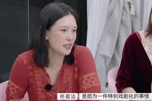 与前国脚谢晖分开后，超模佟晨洁婚姻再亮红灯……但活成“人间清醒”为她圈粉无数