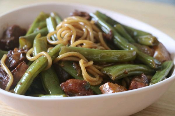 豆角燜面的做法,豆角燜面的做法視頻