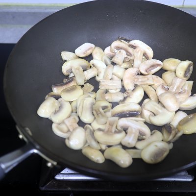 蘑菇炒油菜的家常做法大全家常（6步教你做蘑菇炒油菜）