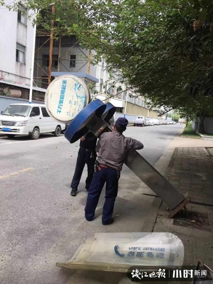 刚刚过去的两个月，萧山街头的公用电话亭拨出了上百个电话，都谁在打？