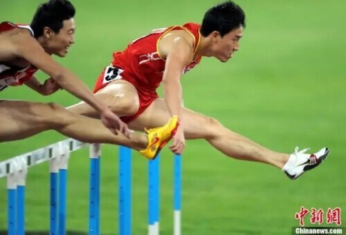 刘翔是短跑运动员吗（刘翔跑得太快了，很多人的道歉用了13年才追上）