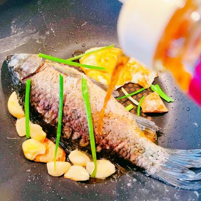 鯽魚湯怎么做好吃,鯽魚湯怎么做好吃又簡單