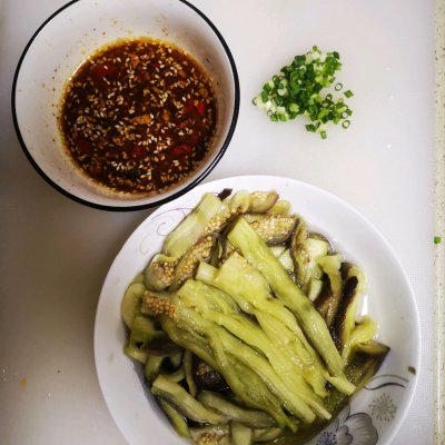 凉拌茄子的做法（茄子超简单的营养做法及饮食禁忌）